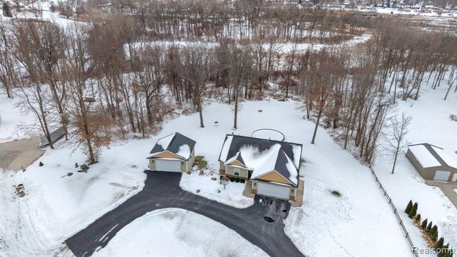 5291 Bella Drive, Highland, MI 48356