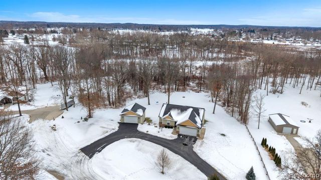 5291 Bella Drive, Highland, MI 48356