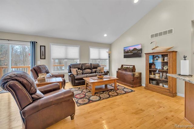 5291 Bella Drive, Highland, MI 48356