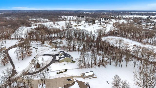 5291 Bella Drive, Highland, MI 48356