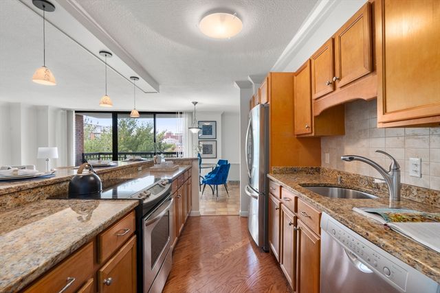 60 Longwood Ave 602, Brookline, MA 02446