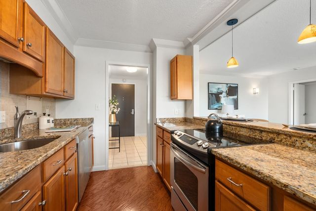 60 Longwood Ave 602, Brookline, MA 02446