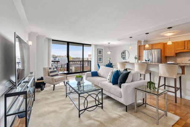 60 Longwood Ave 602, Brookline, MA 02446