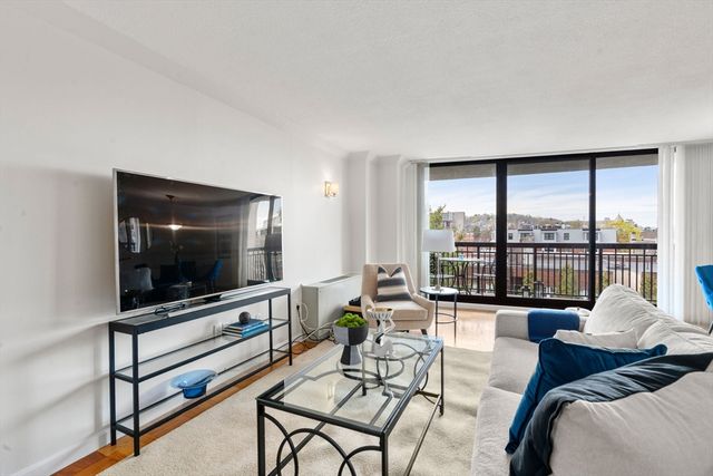 60 Longwood Ave 602, Brookline, MA 02446