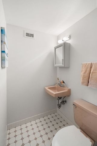 60 Longwood Ave 602, Brookline, MA 02446