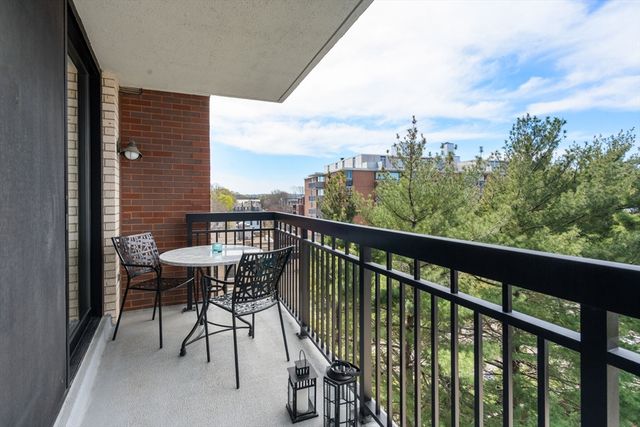 60 Longwood Ave 602, Brookline, MA 02446