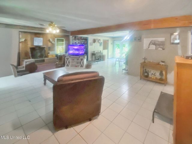 305 Bazinsky Road, Vicksburg, MS 39180