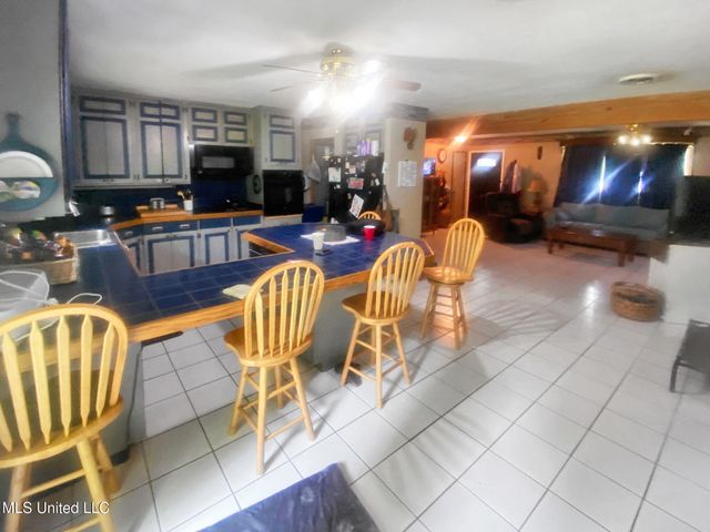 305 Bazinsky Road, Vicksburg, MS 39180