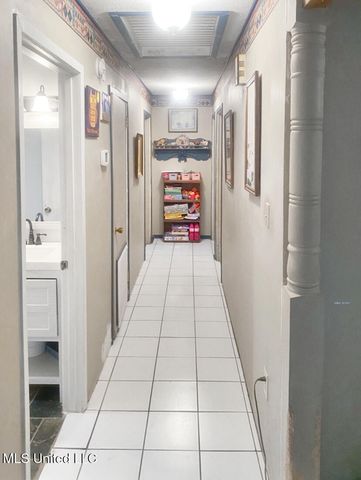305 Bazinsky Road, Vicksburg, MS 39180