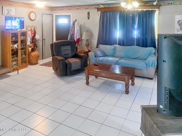 305 Bazinsky Road, Vicksburg, MS 39180