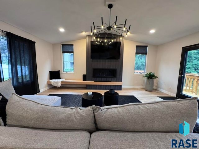 4705 S Woodwind Ln Lane, Sioux Falls, SD 57103