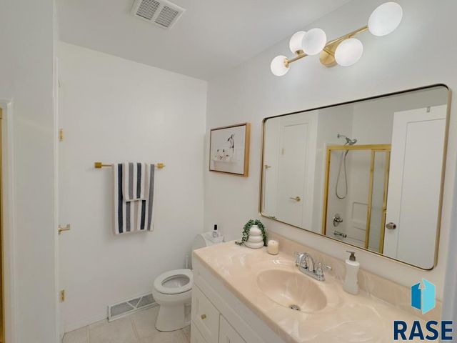 4705 S Woodwind Ln Lane, Sioux Falls, SD 57103
