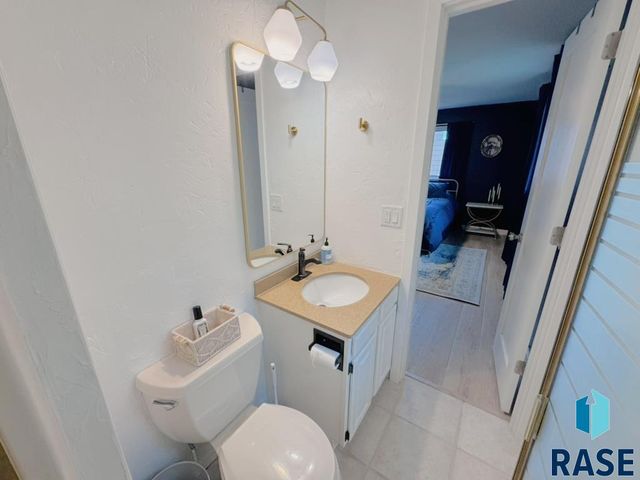 4705 S Woodwind Ln Lane, Sioux Falls, SD 57103
