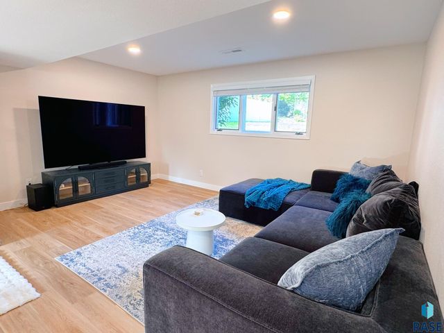 4705 S Woodwind Ln Lane, Sioux Falls, SD 57103