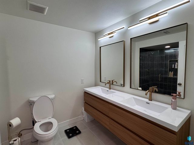 4705 S Woodwind Ln Lane, Sioux Falls, SD 57103