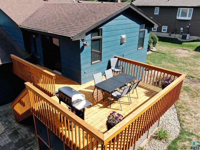 4705 S Woodwind Ln Lane, Sioux Falls, SD 57103