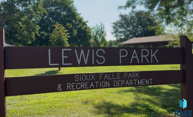 4705 S Woodwind Ln Lane, Sioux Falls, SD 57103