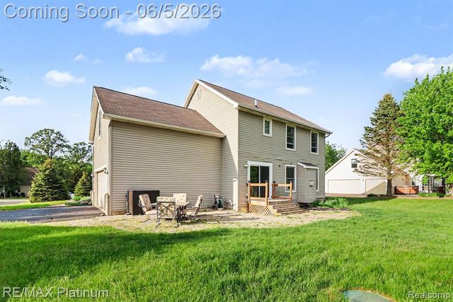 9731 Fountain Lane, Fowlerville, MI 48836