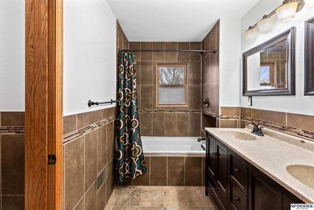 550 N 7th Street, Arlington, NE 68002