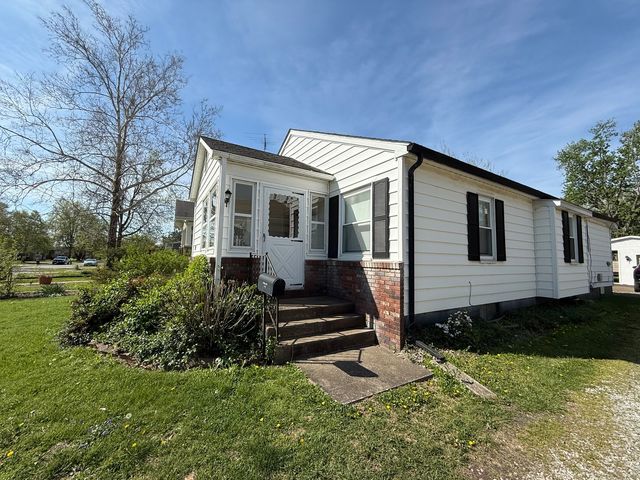 712 S Virginia Avenue, Marion, IL 62959