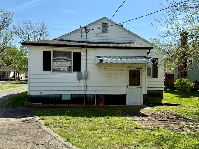 712 S Virginia Avenue, Marion, IL 62959