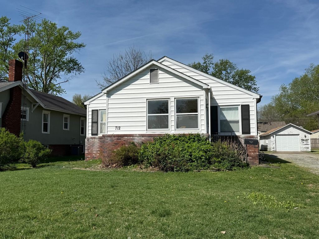 712 S Virginia Avenue, Marion, IL 62959
