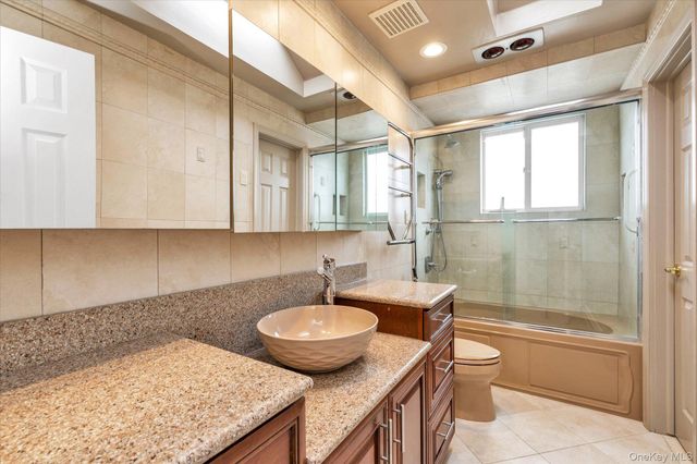 904 Park Lane, Valley Stream, NY 11581