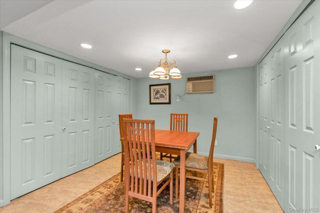 904 Park Lane, Valley Stream, NY 11581