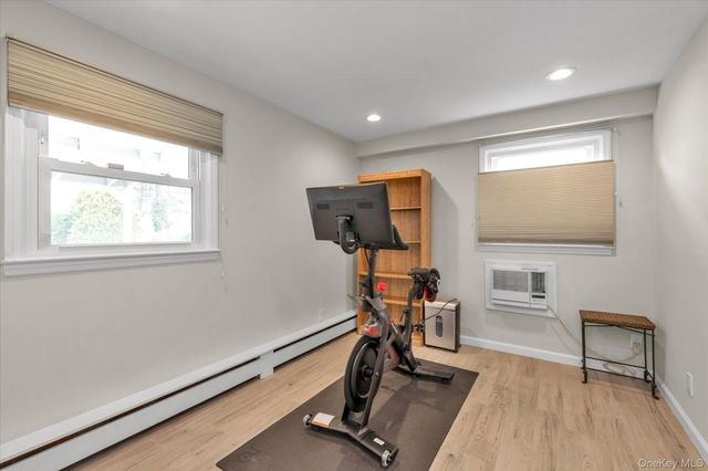 904 Park Lane, Valley Stream, NY 11581