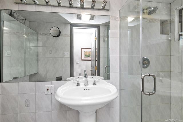 904 Park Lane, Valley Stream, NY 11581