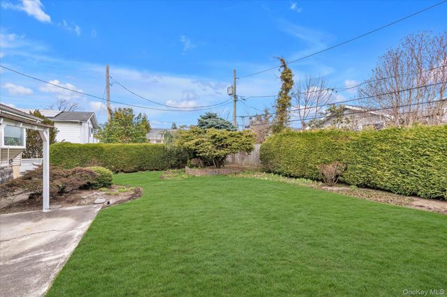 904 Park Lane, Valley Stream, NY 11581