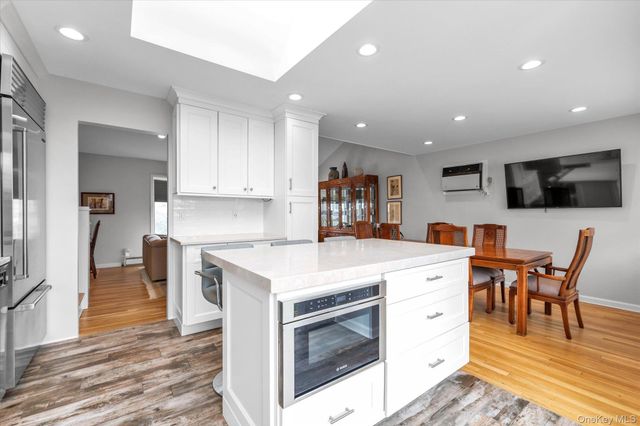 904 Park Lane, Valley Stream, NY 11581