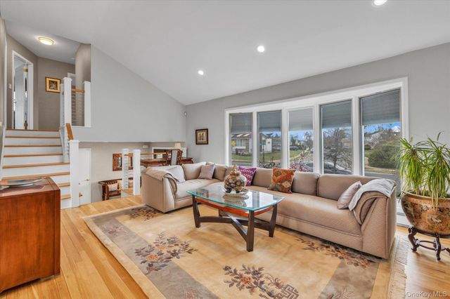 904 Park Lane, Valley Stream, NY 11581