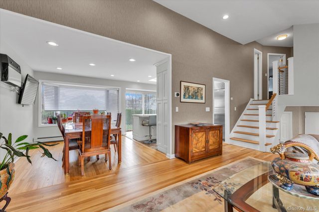 904 Park Lane, Valley Stream, NY 11581