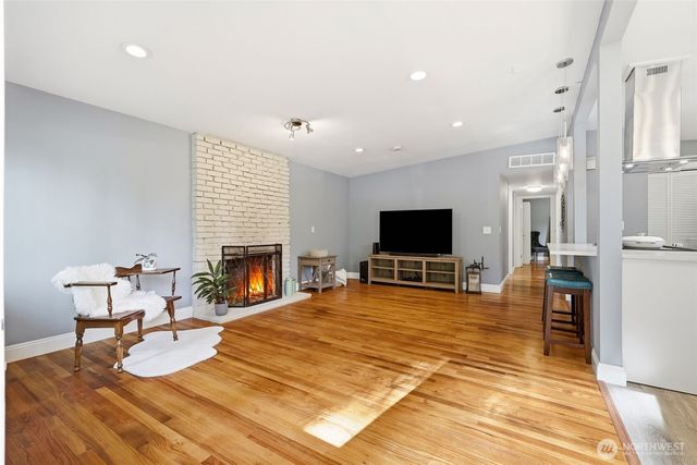 30449 2nd Avenue S, Federal Way, WA 98003