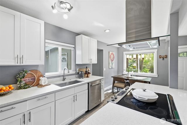 30449 2nd Avenue S, Federal Way, WA 98003