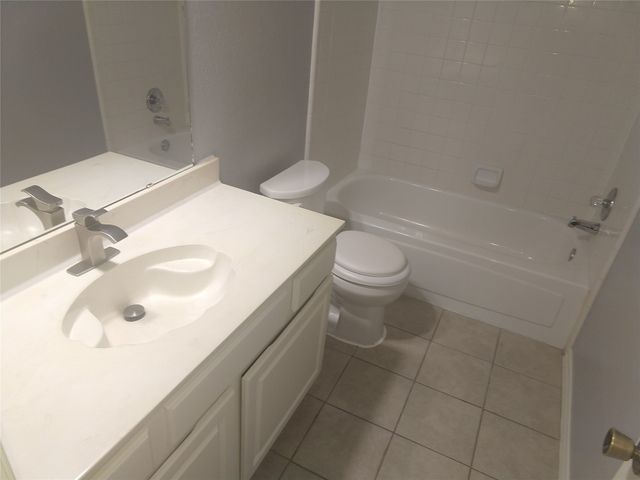 2116 Turf Club Drive, Arlington, TX 76017