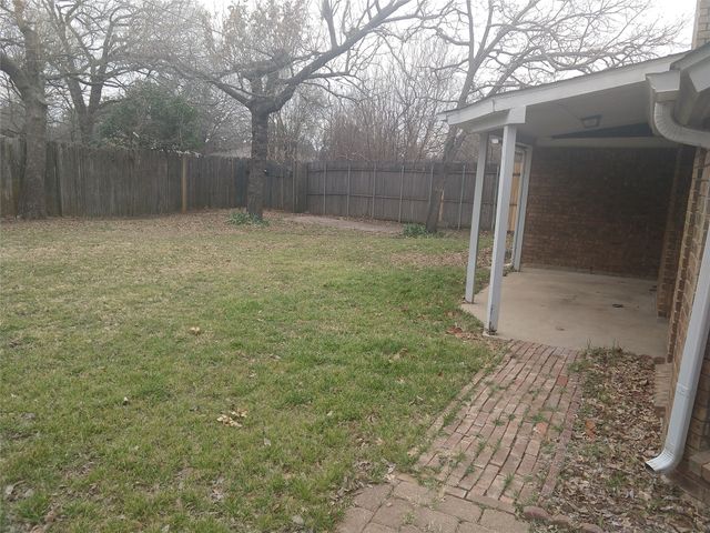 2116 Turf Club Drive, Arlington, TX 76017