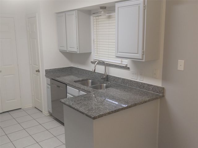 2116 Turf Club Drive, Arlington, TX 76017