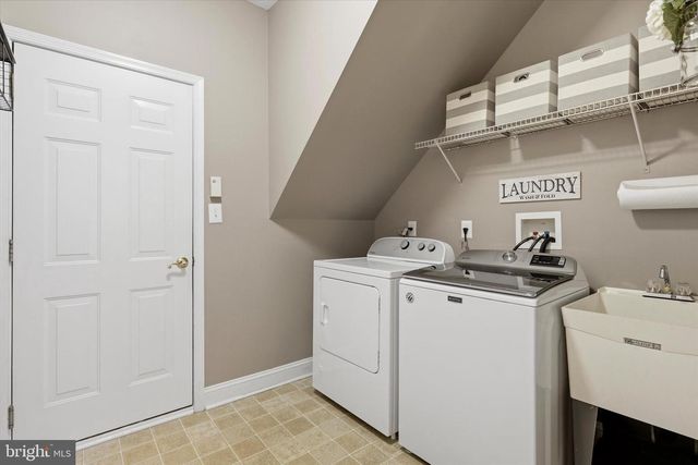 208 SHIVERS RUN CT, Mullica Hill, NJ 08062