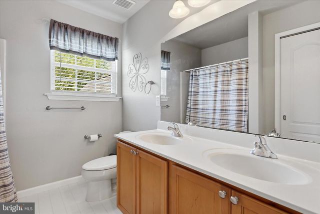 208 SHIVERS RUN CT, Mullica Hill, NJ 08062