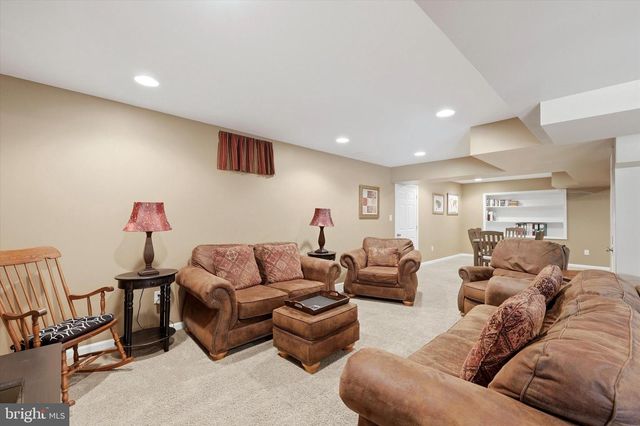 208 SHIVERS RUN CT, Mullica Hill, NJ 08062