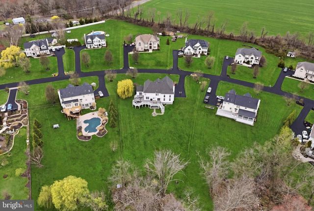 208 SHIVERS RUN CT, Mullica Hill, NJ 08062