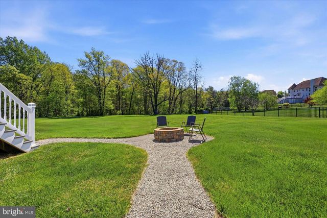 208 SHIVERS RUN CT, Mullica Hill, NJ 08062