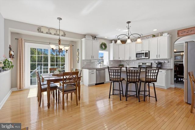 208 SHIVERS RUN CT, Mullica Hill, NJ 08062