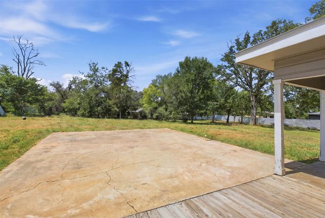 423 Fm 1441, Bastrop, TX 78602
