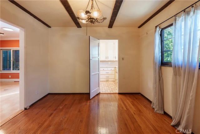 11209 La Maida, North Hollywood, CA 91601