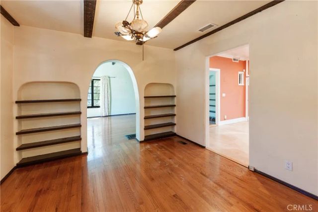 11209 La Maida, North Hollywood, CA 91601