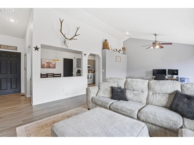 471 Se 17TH St, Troutdale, OR 97060