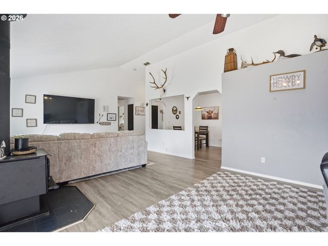471 Se 17TH St, Troutdale, OR 97060